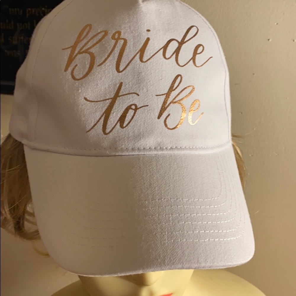1 countBride to Be Hat white  NWT